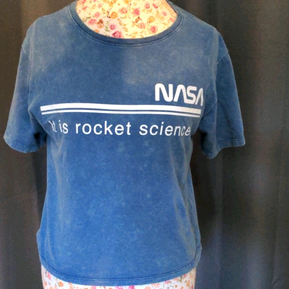 distressed NASA shirt - crop - S / M
